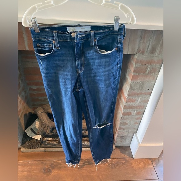 Signature Levi Strauss Mom Jeans Size 26 Distressed Raw Hem Medium Wash - Picture 2 of 7